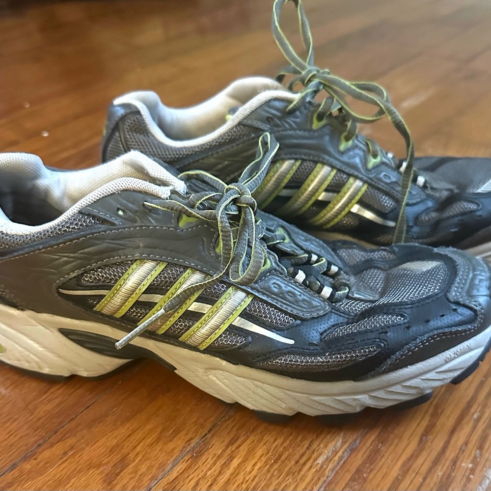 Adidas 8 running hiking sneaker